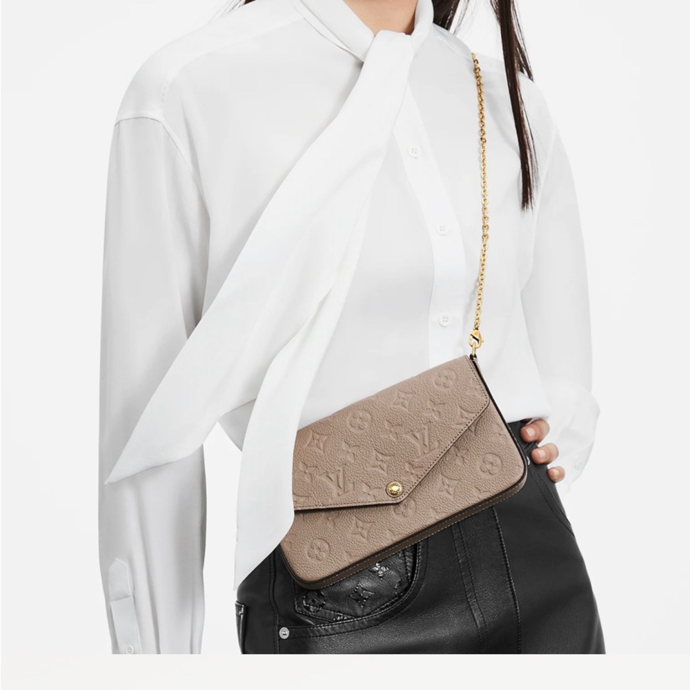 Louis Vuitton Félicie Pochette in Turtledove